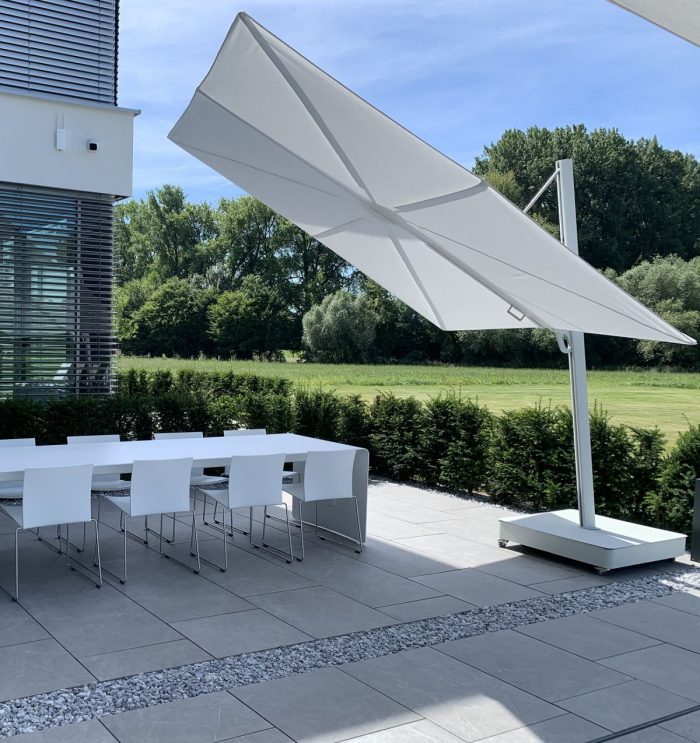 Umbrosa VERSA UX ARCHITECTURE zweefparasol